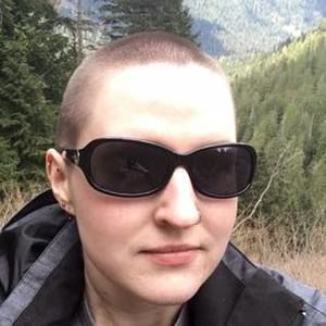 Meet your Posher, Hollee